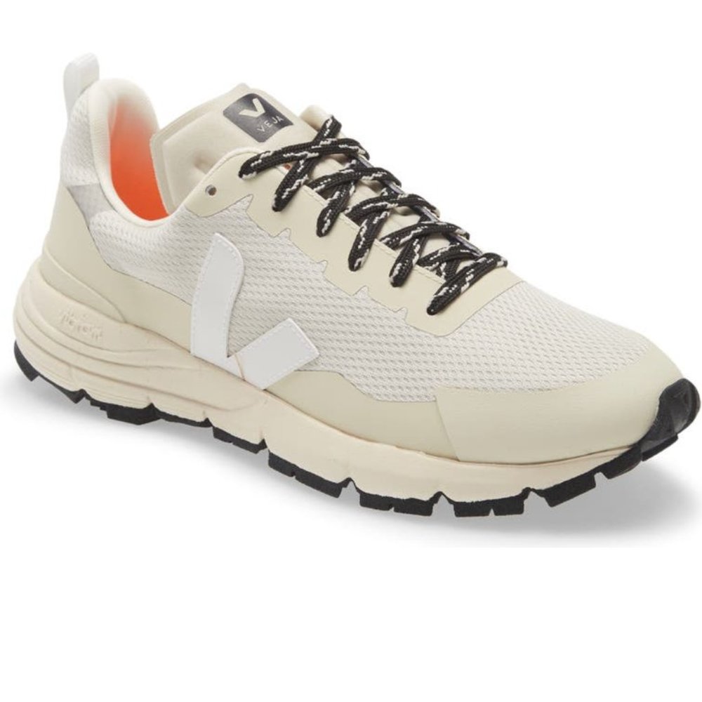 VEJA Dekkan Alveomesh Sneaker